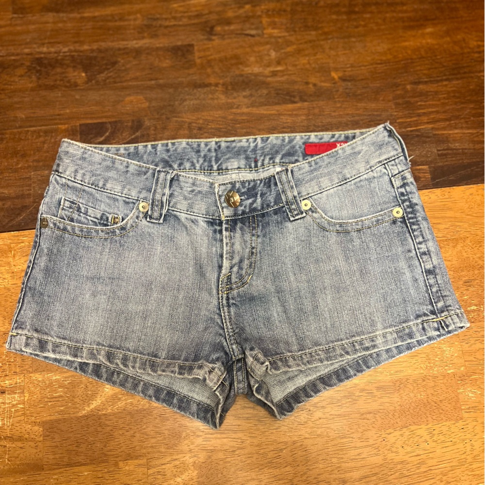 Express light/medium leash jean shorts size 8